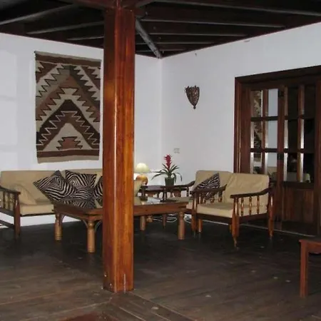 Sleeps 6 Pool Wifi Apartman